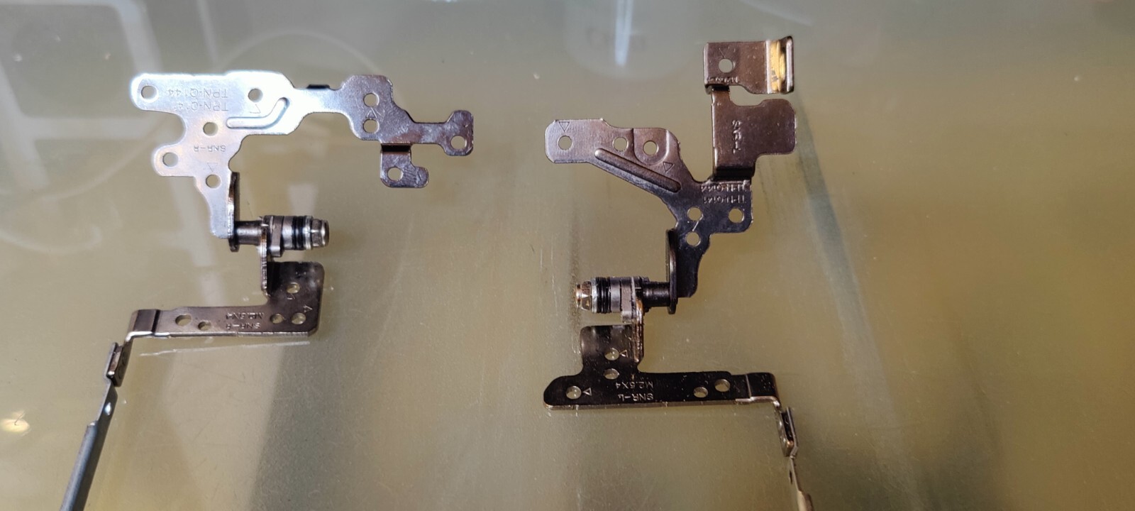 HP 17-P 17-F HINGES HINGES FBY17015010 FBY17012010