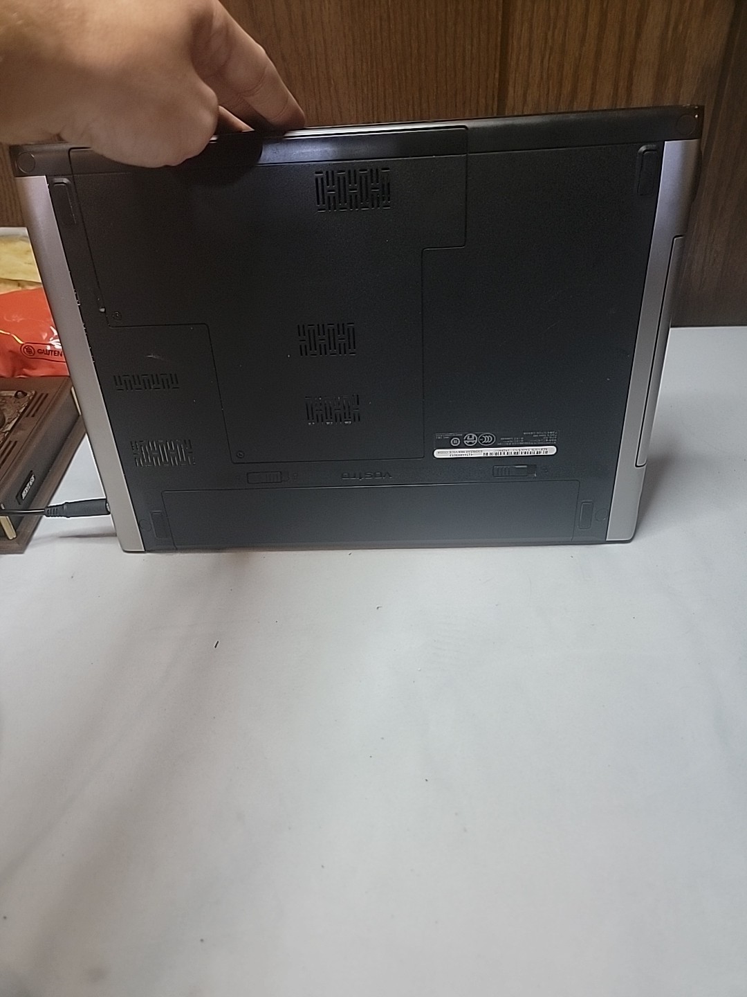 Dell Vostro 3400 Laptop Intel i3-M370 2.4GHZ 50 GB Storage Bad Battery Charger