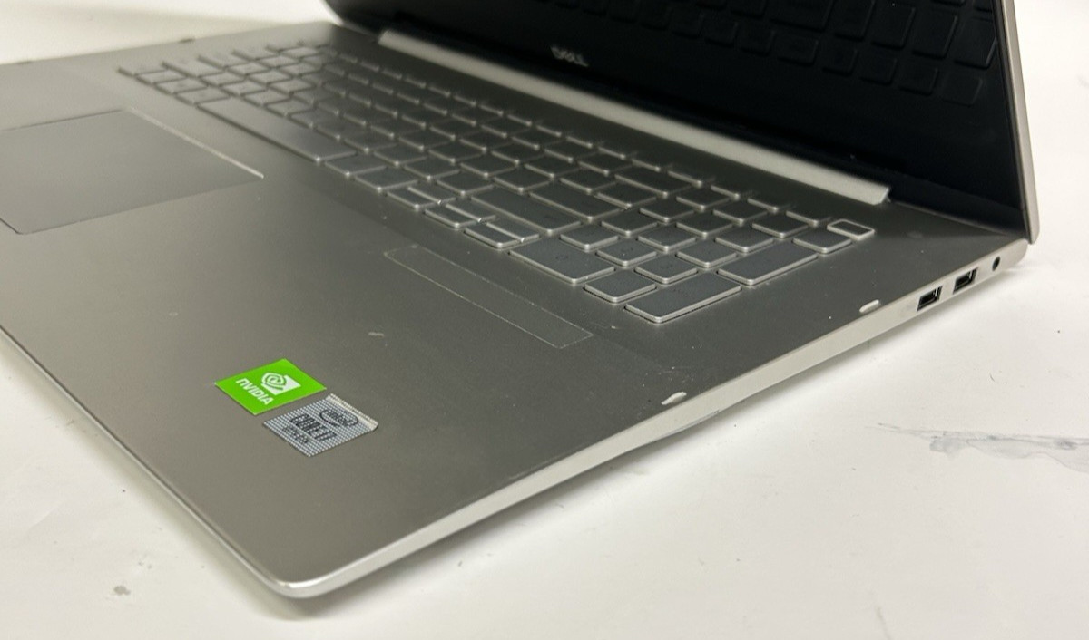 Dell Inspiron 7791 17.3″ i7-10510U @1.8GHz – NO RAM / SSD – GeForce MX250 – READ