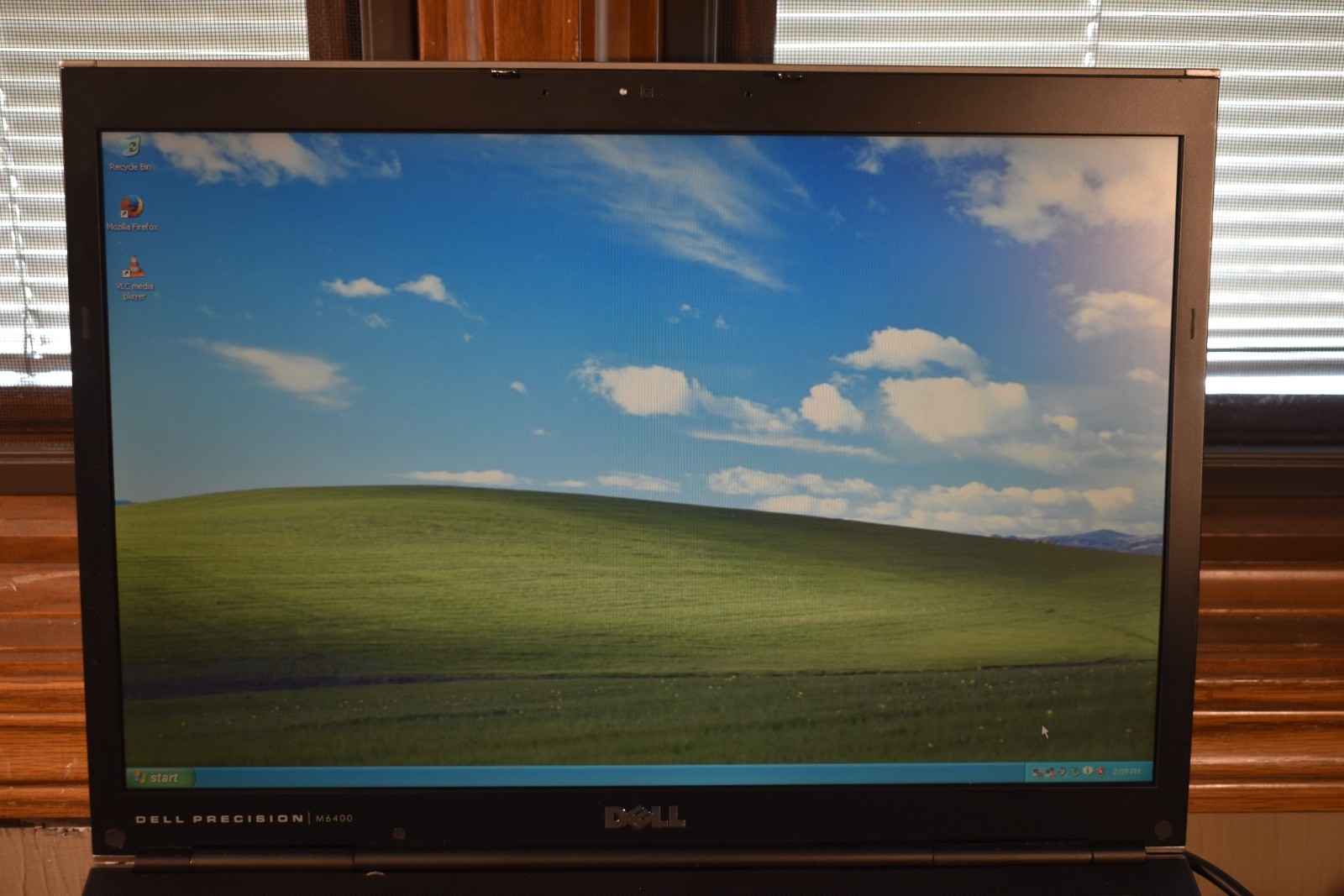 Dell Precision M6400 17″ Windows XP Pro 32-bit T9900 3.06GHz SSD AMD FirePro