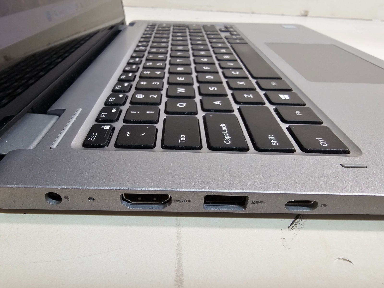 Dell Latitude 3310 2 in 1 Laptop – 1.6 GHz i5 8GB 256GB 13.3″ Touchscreen – SP1