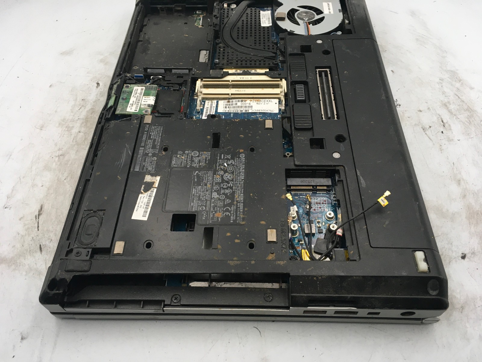 HP ELITEBOOK 8470P – FOR PARTS/BROKEN LCD – INTEL I5 3RD GEN – NO RAM – READ -BB