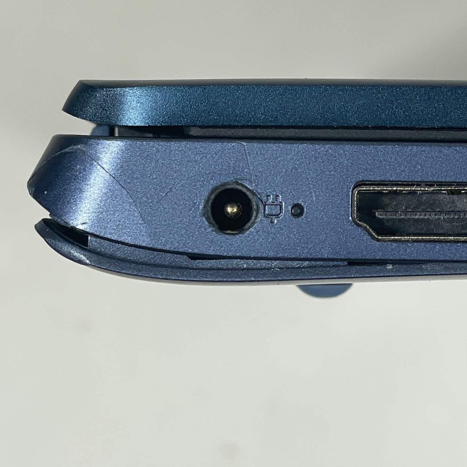Broken Lenovo IdeaPad i3-8130u 2.2 GHz 4GB RAM 128 GB SSD