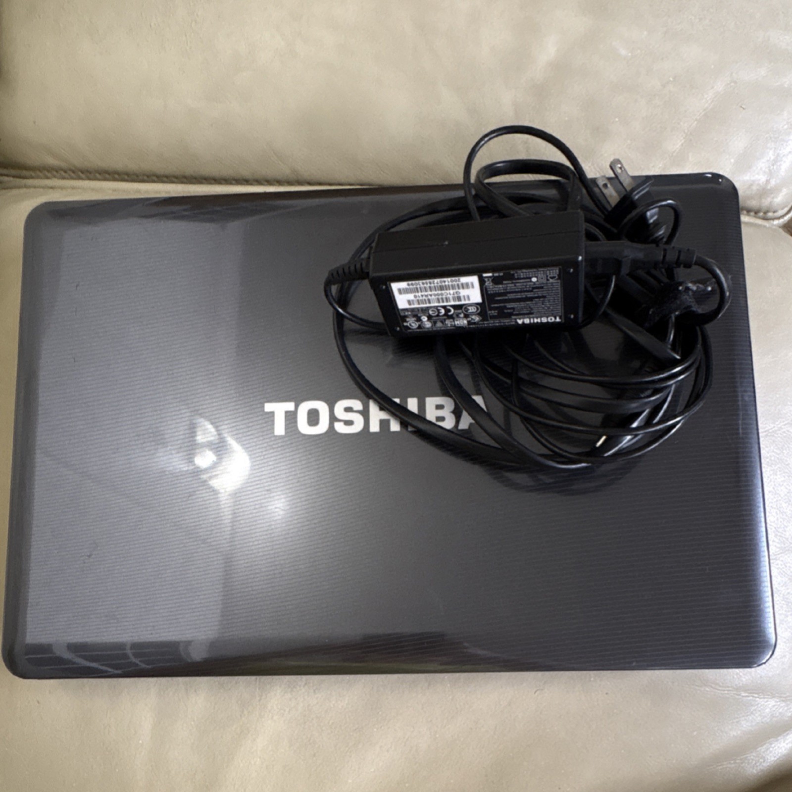 Toshiba Satellite L505 Dual Core 15.6″ Laptop Windows 7 Silver/Black Webcam