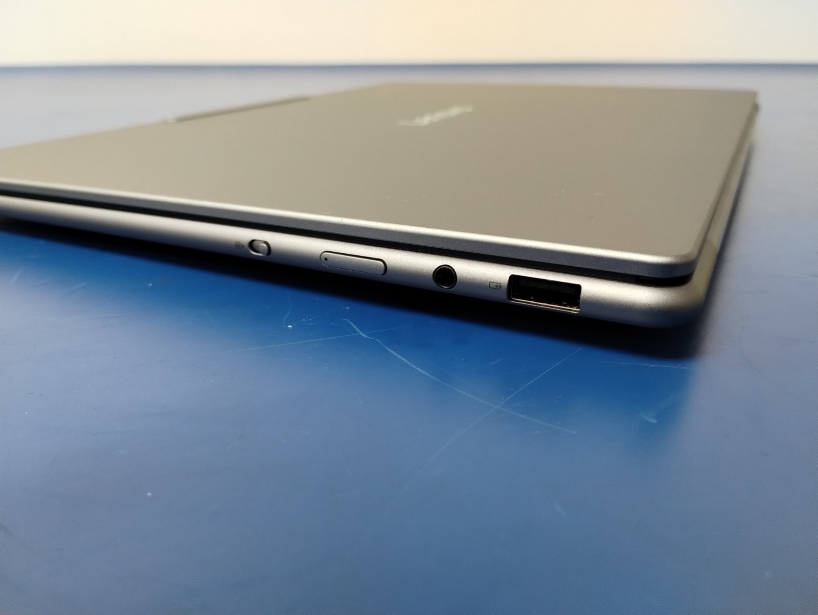 Lenovo Slim 7 14ILL10, Intel Core Ultra 7 258V, 2.20 GHz, 32 GB RAM, 1 TB NVMe