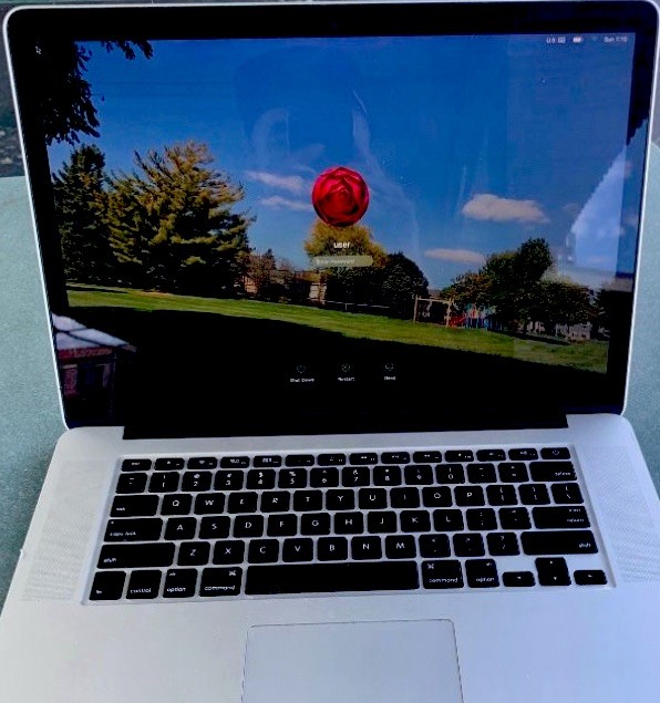 Apple MacBook Pro 13” – macOS 15.7.2 Sequoia – Low Battery Charge Cycles – MINT