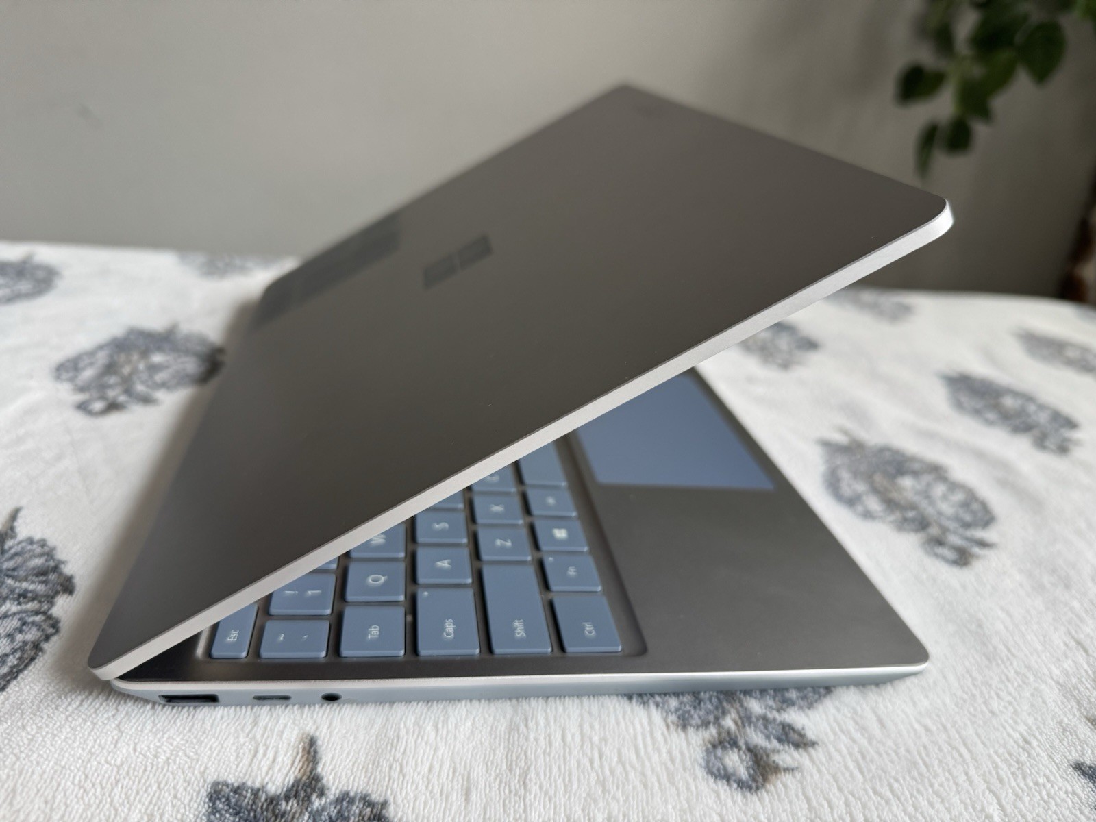 Microsoft Surface Go 1943 Intel i5-1035G1 8GB RAM 256GB NVMe Win 11