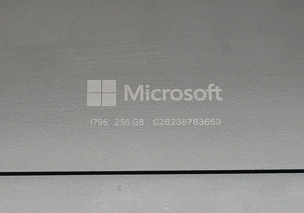 Microsoft Surface Pro 6 Intel Core i5-8250U @ 1.6GHz 8GB RAM 256GB SSD W10 *READ