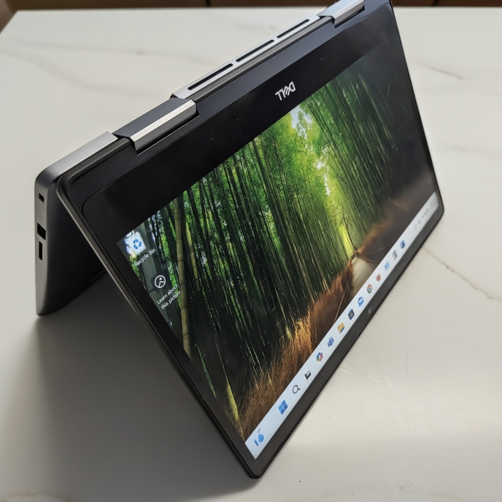 Dell Inspiron 5482 14″ 2-in-1 Touch i7-8565U 8GB RAM 256GB SSD Windows 11 MINT