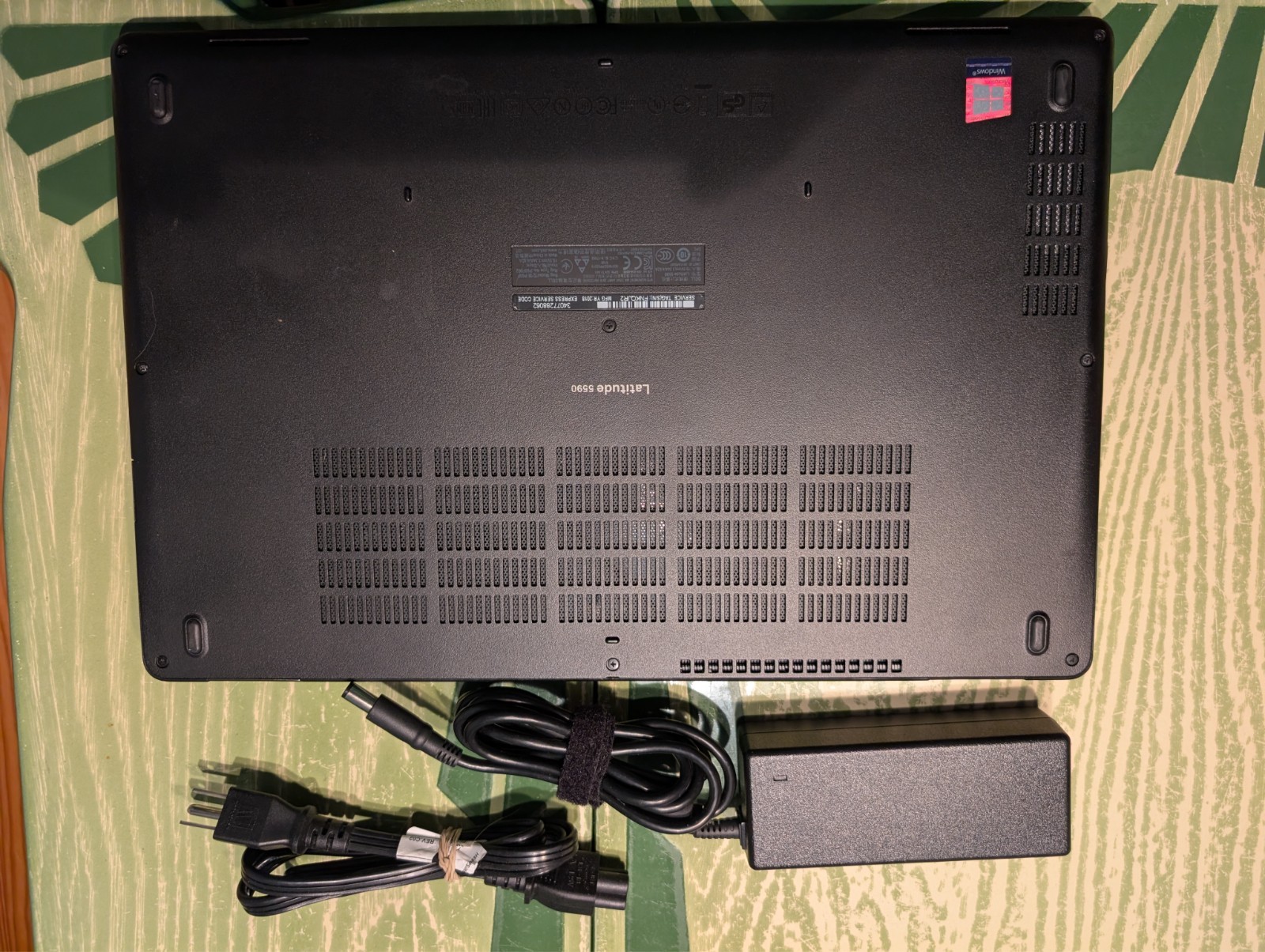 Dell Latitude 5590 Intel i5-8350U 8GB RAM 256 GB NVMe, Wi-Fi 5/BT 4.2 Win 11 Pro