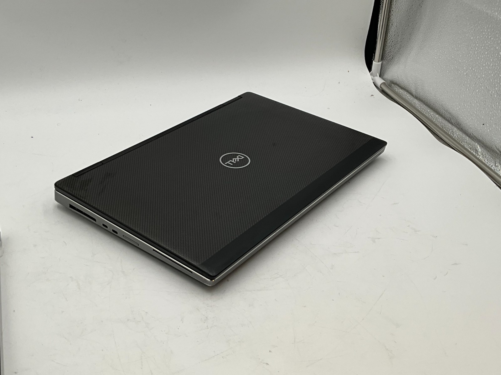 DELL Precision 7530 Xeon(R) E-2186M 32GB 1tb p3200 15.6″ LAPTOP 74938S2