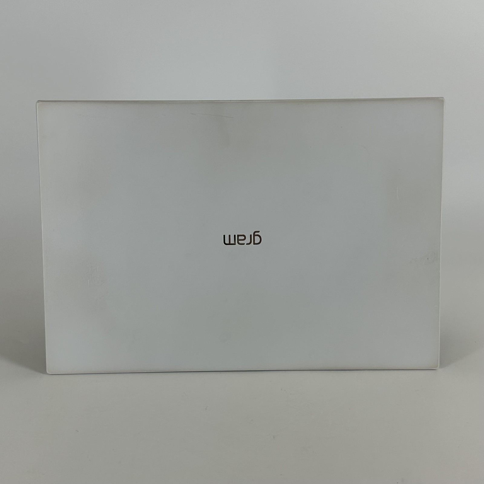 LG Gram 14 White FHD+ 1.7 GHz i5-1240P 8GB 512GB SSD Good