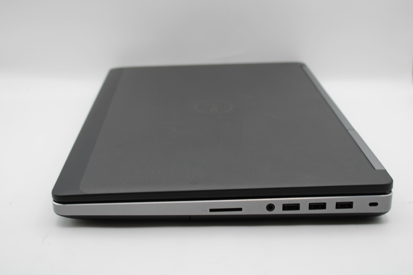 Dell Precision 7520 Xeon E3 @ 3.1 GHz 40GB RAM 256GB SSD NVIDIA M2200 No OS