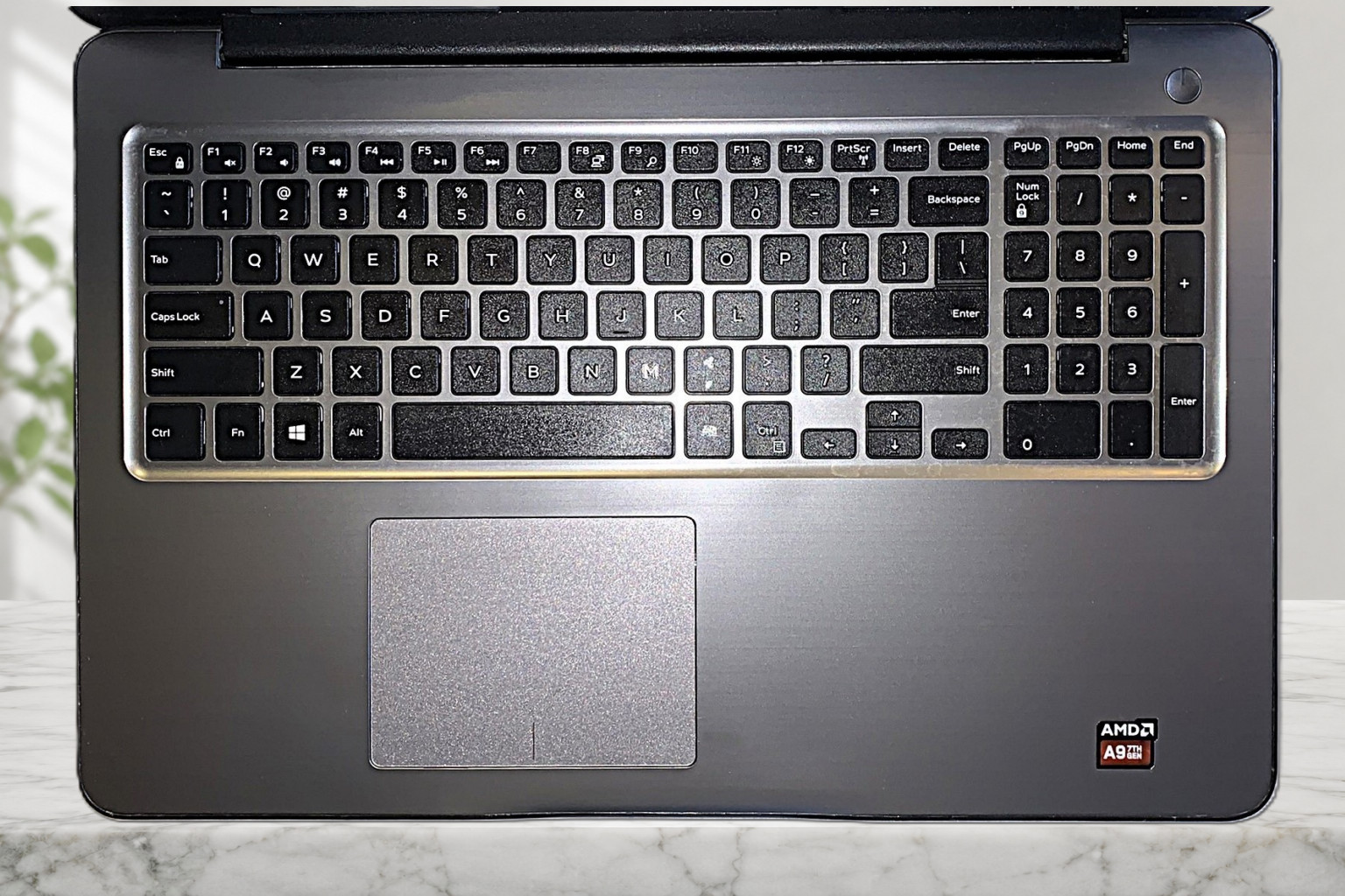 Dell Inspiron 5565 AMD Radeon@2.40GHz 16GB Windows 11 256GB SSD Battery/Charger