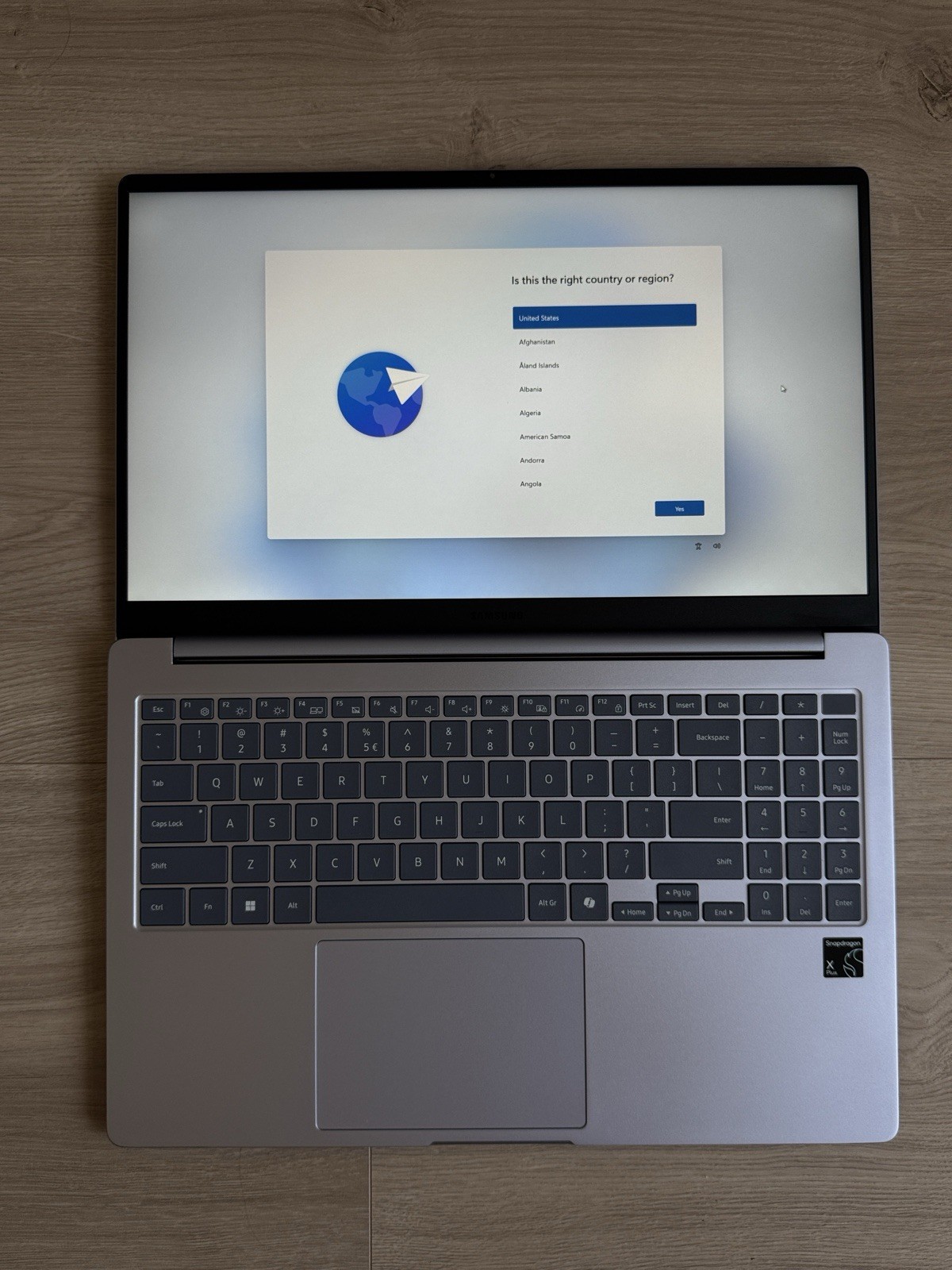 Samsung Galaxy Book4 Edge 15.6″ FHD (Snapdragon X Plus, 16GB/256GB SSD) Laptop