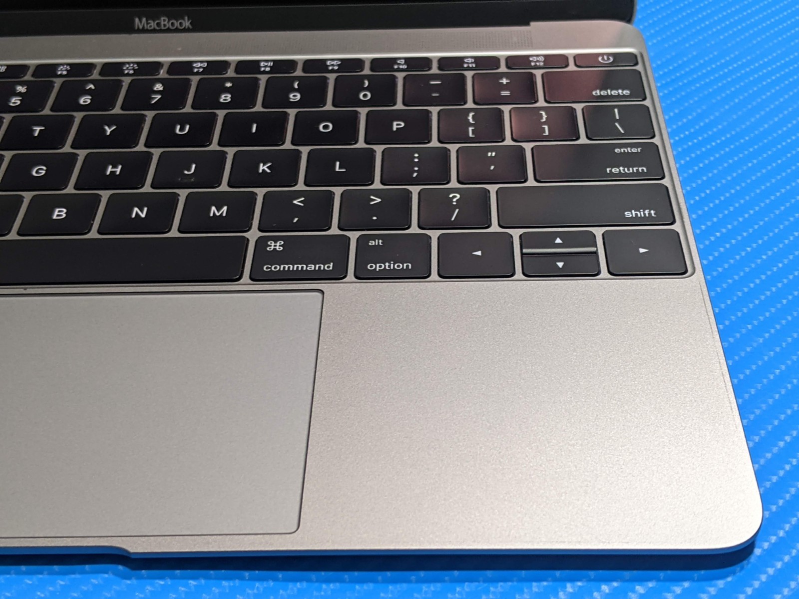 Apple MacBook 12″EARLY-2016 A1534 MLHA2LL/A M3-6Y30 1.1Gh 8GB 256GB SSD Monterey