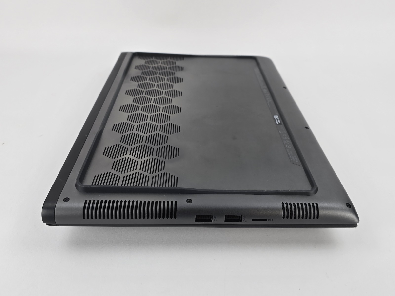Dell Alienware M16 R2 16″ Ultra 9 185H 32GB 1TB RTX 4070 – For Parts – AS-IS