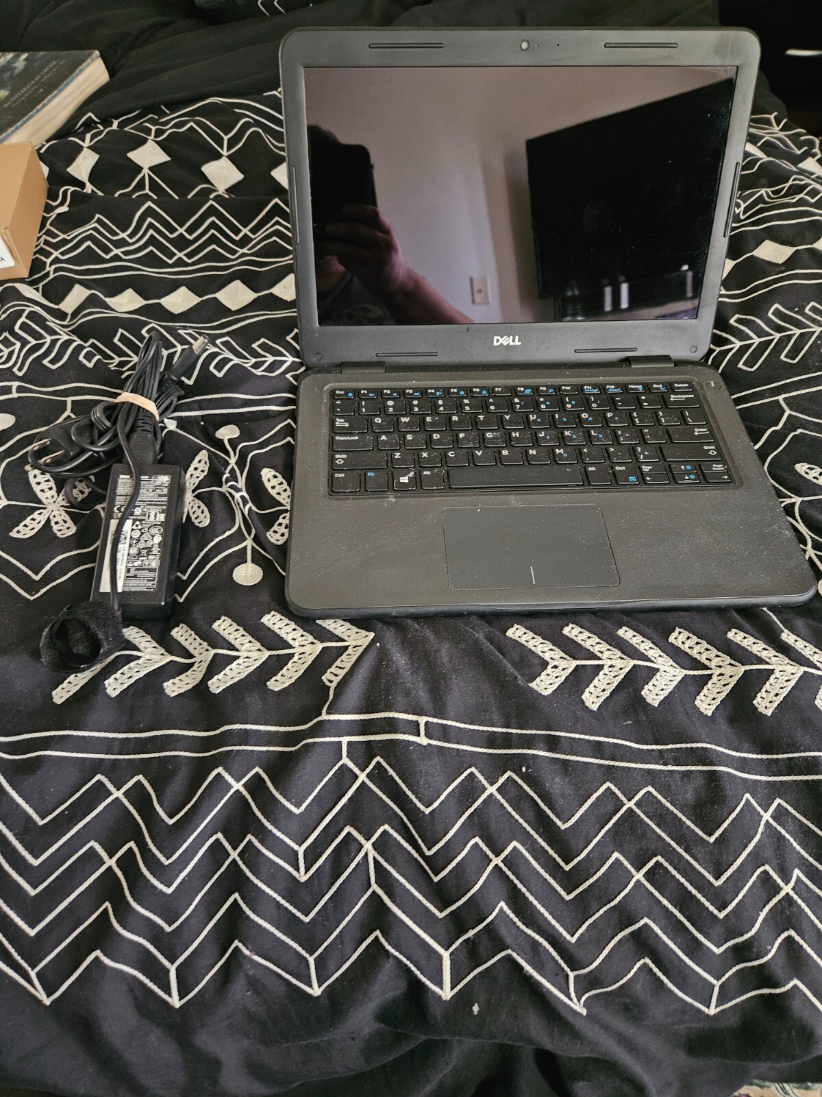 DELL Latitude 3300 13.3″ Core i3 7th Gen 8GB RAM 256GB SSD Win 11 Pro + Charger