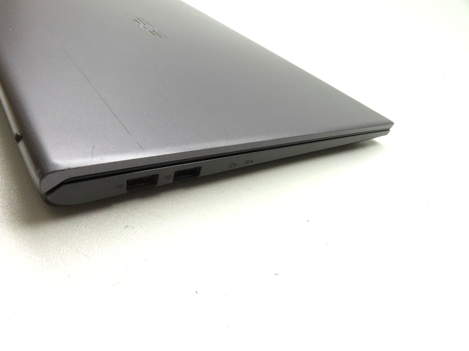 ASUS VivoBook 15 F512D 15.6″ AMD Ryzen 3 3200U 2.6GHz 12GB RAM 512GB SSD