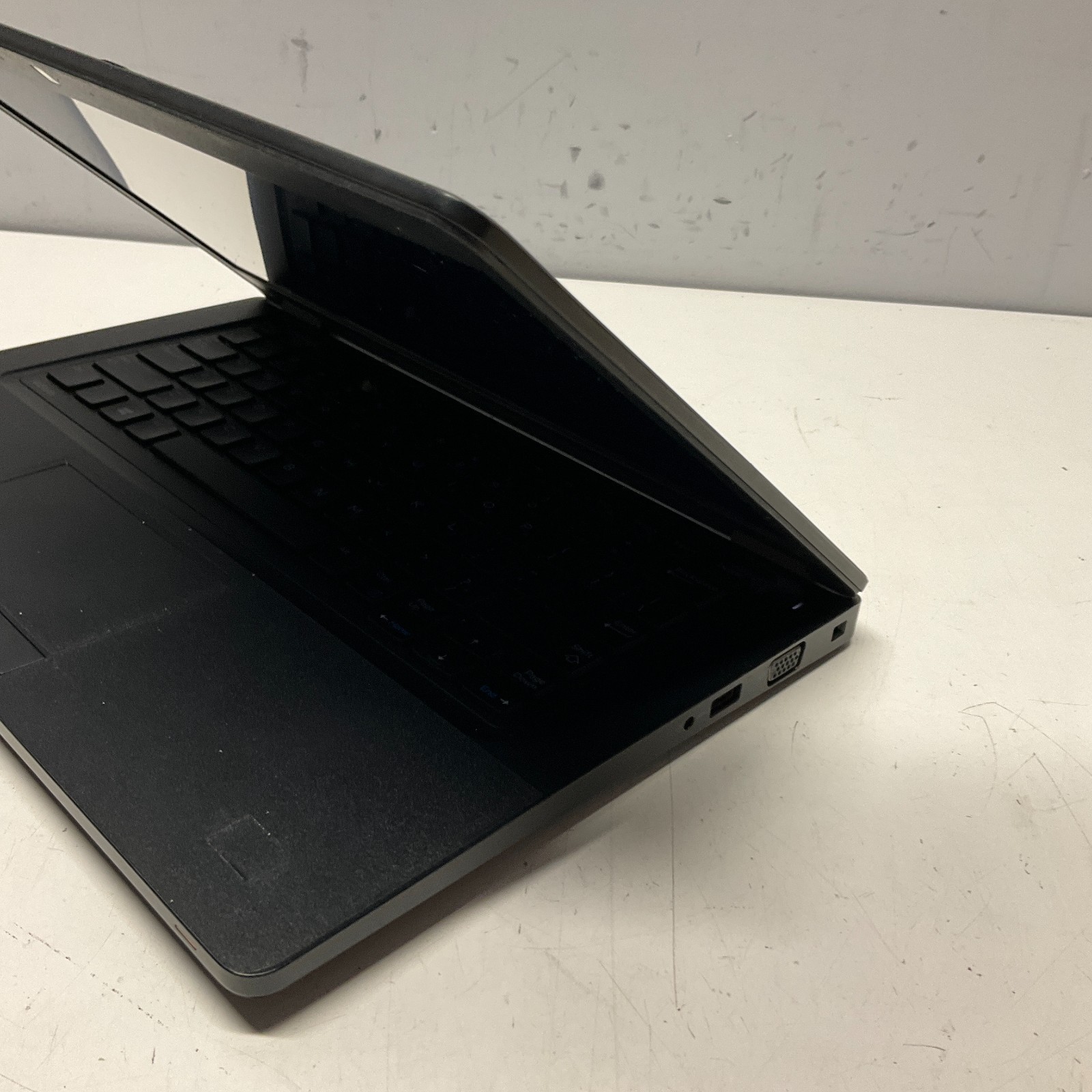 Dell Latitude 5480 14″ Intel Core i5-6300U 2.40GHz 8GB 256GB SSD Windows 10 READ