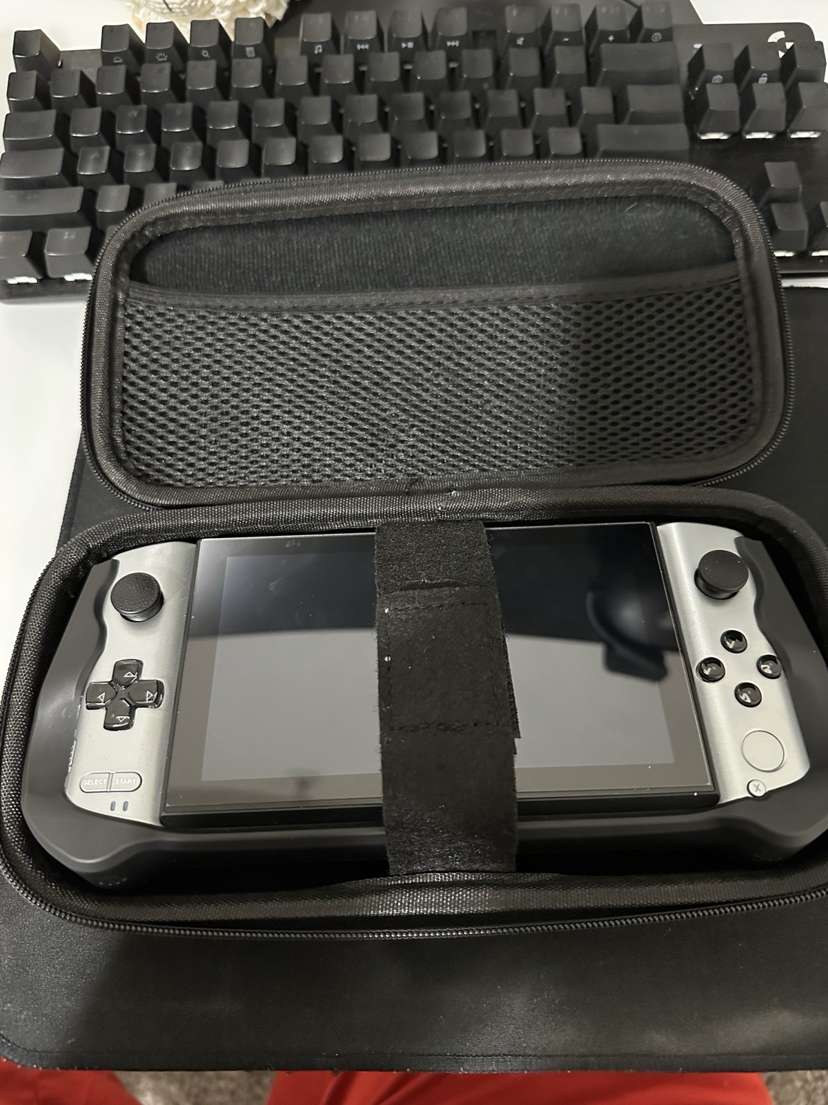 GPD Win 3 i7 16GB 1TB SSD 5.5in Win 11 w/ USB-C Dock, Box Black/Silver