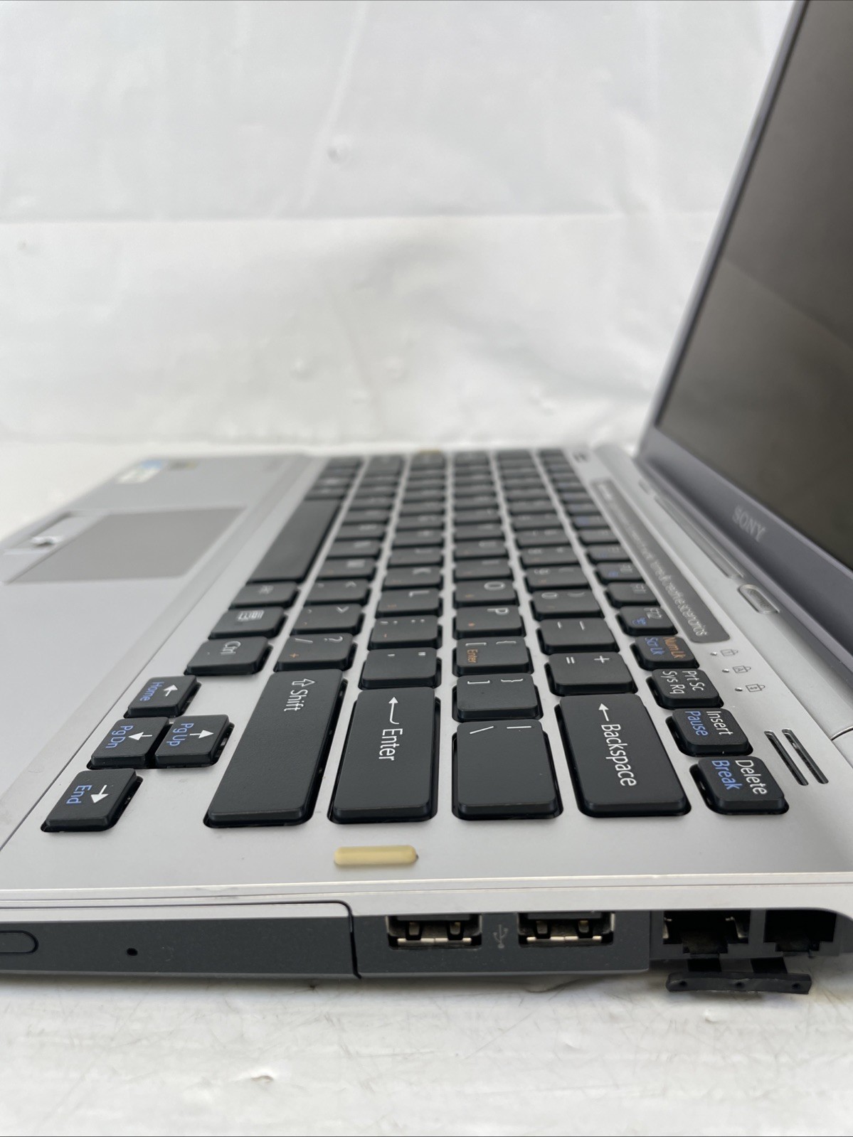 Sony VAIO VGN-SR290 Intel C2D P8400 2.26GHz 4GB RAM 100GB HDD Radeon Win10
