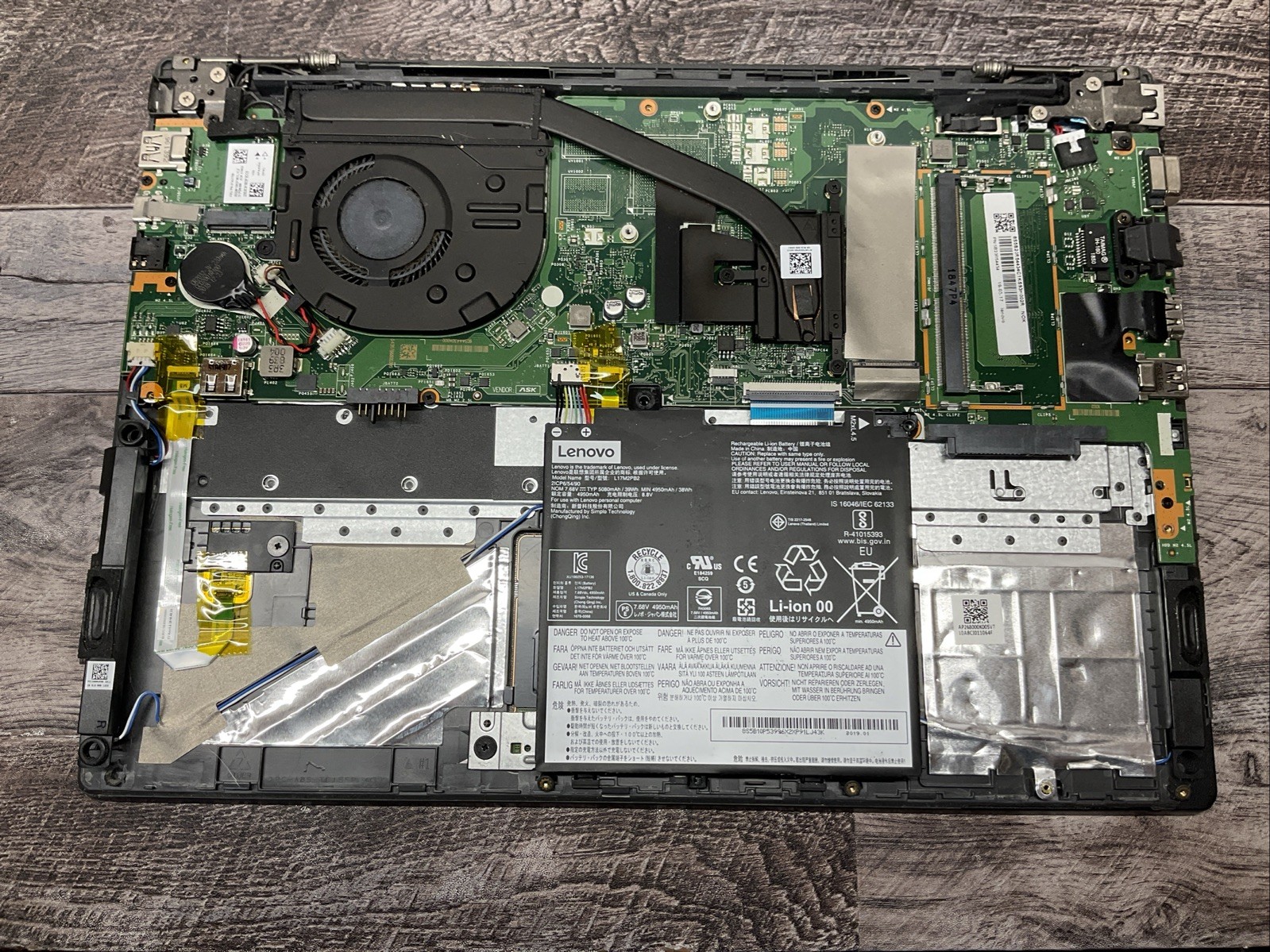 Lenovo V330-14ARR / Unknown Processor / No RAM / Laptop Notebook PC / A20