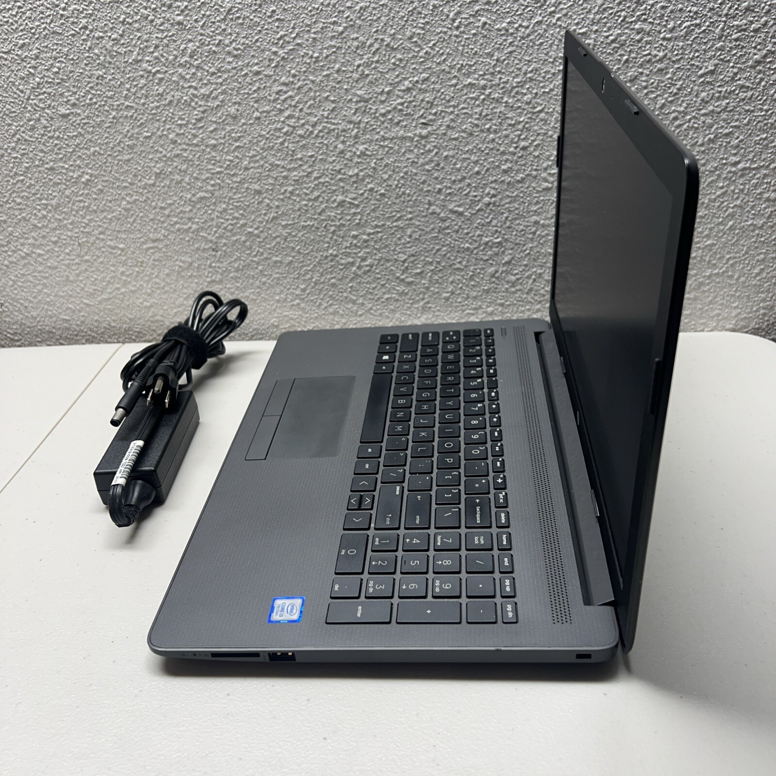 HP 250 G7 Notebook PC 15.6″ Intel Core i3-7020U @ 2.30GHz – 8GB DDR4 – 256GB SSD
