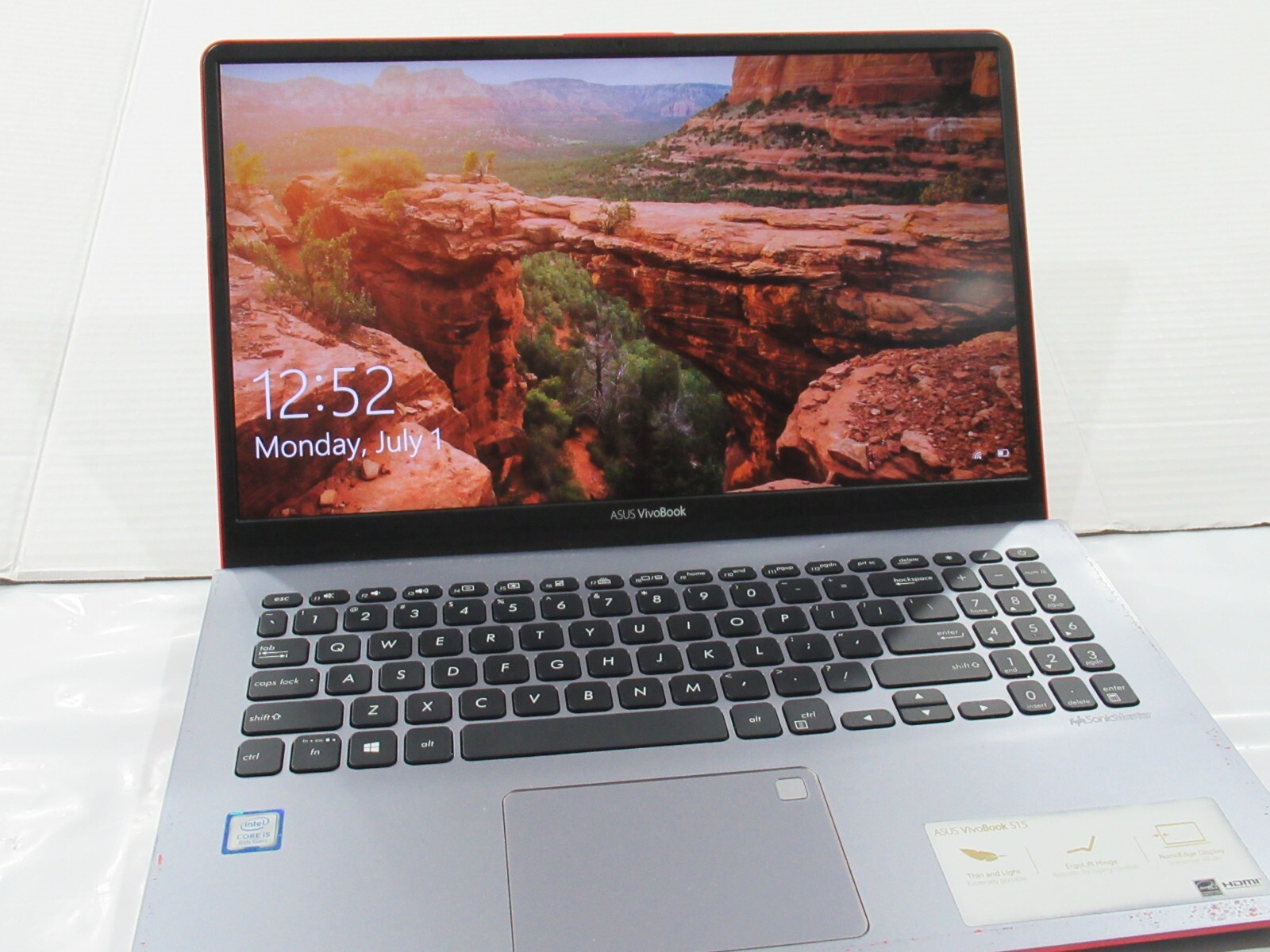 Asus VivoBook, Intel Core i5-8250U, Intel HD Graphics, 8GB DDR4, 128GB SSD, Wn10