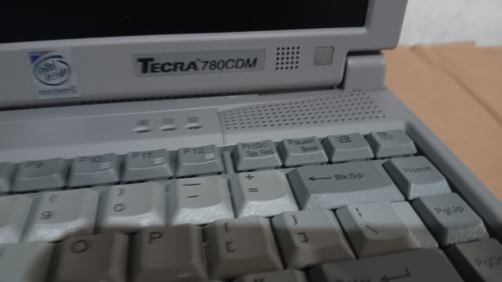 Vintage Retro Toshiba Tecra 780CDM Laptop Intel P2 @ 266 MHz 13.3″ LCD Screen CD