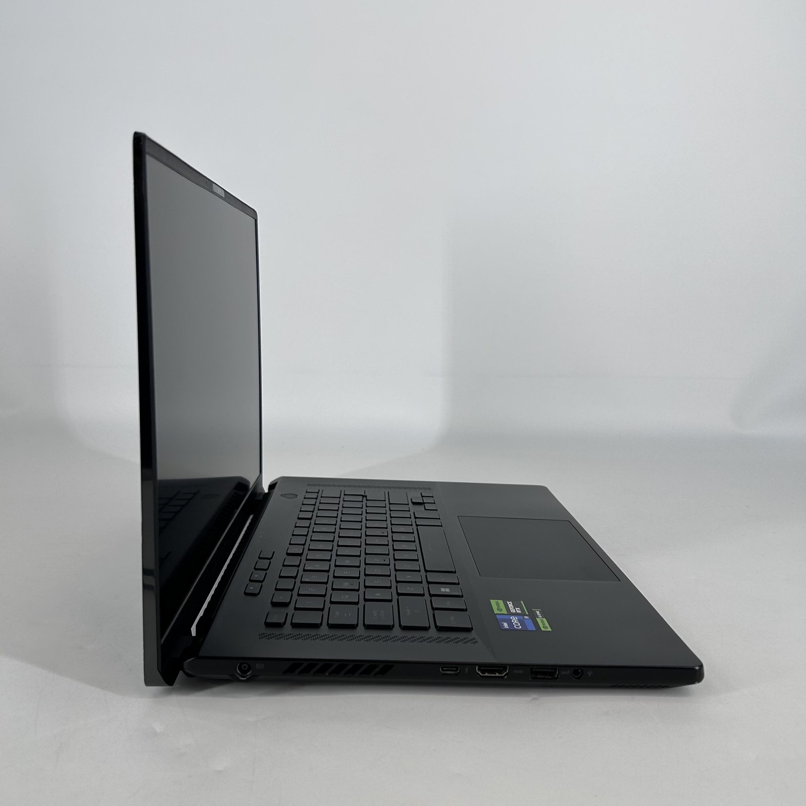 Asus ROG Zephyrus M16 GU604 16 240Hz QHD+ 2.6GHz i9-13900H 16GB 1TB SSD RTX 4070