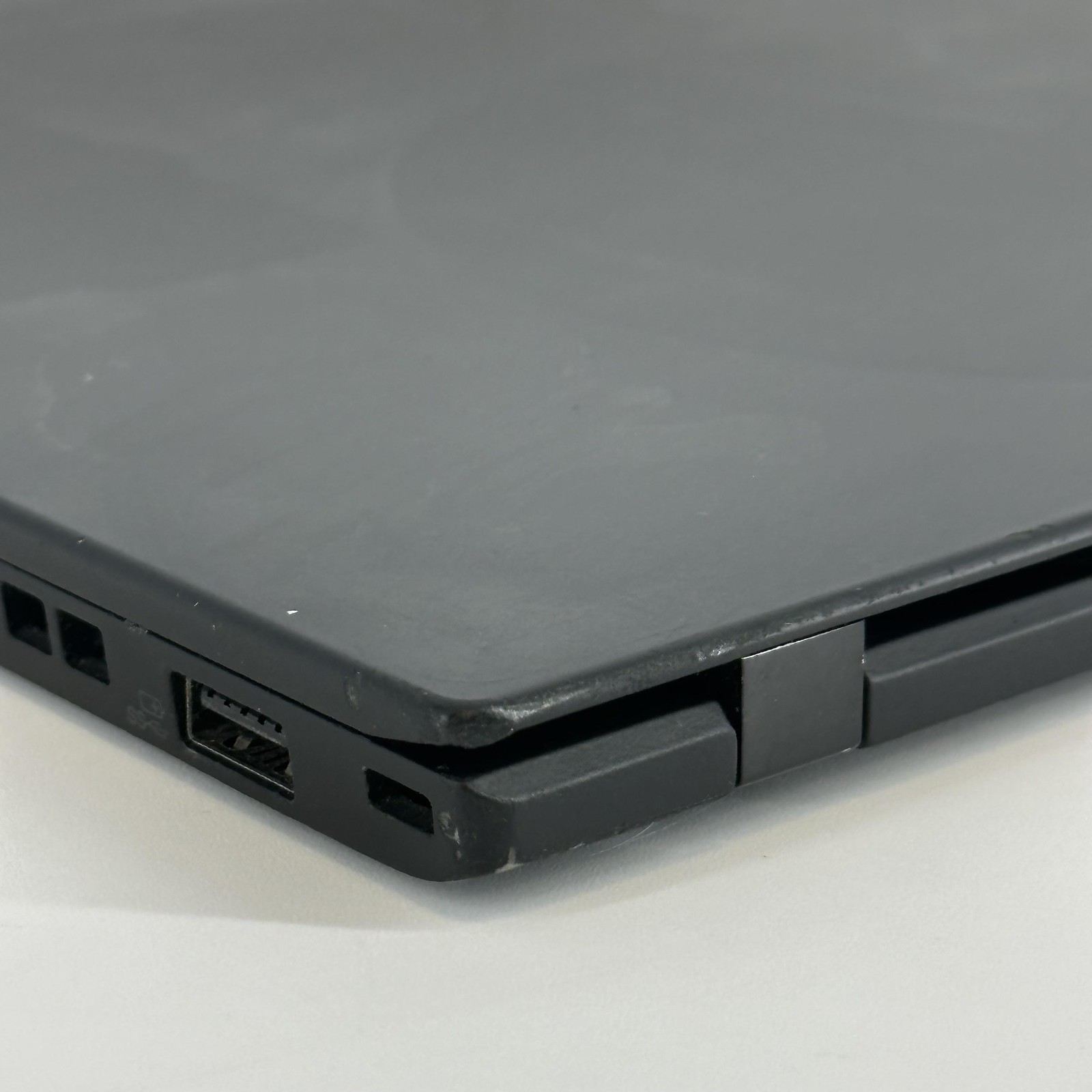 Lenovo ThinkPad X1 Carbon Gen 6 14 Black FHD i7-8550U 1.80GHz 16GB 512GB SSD