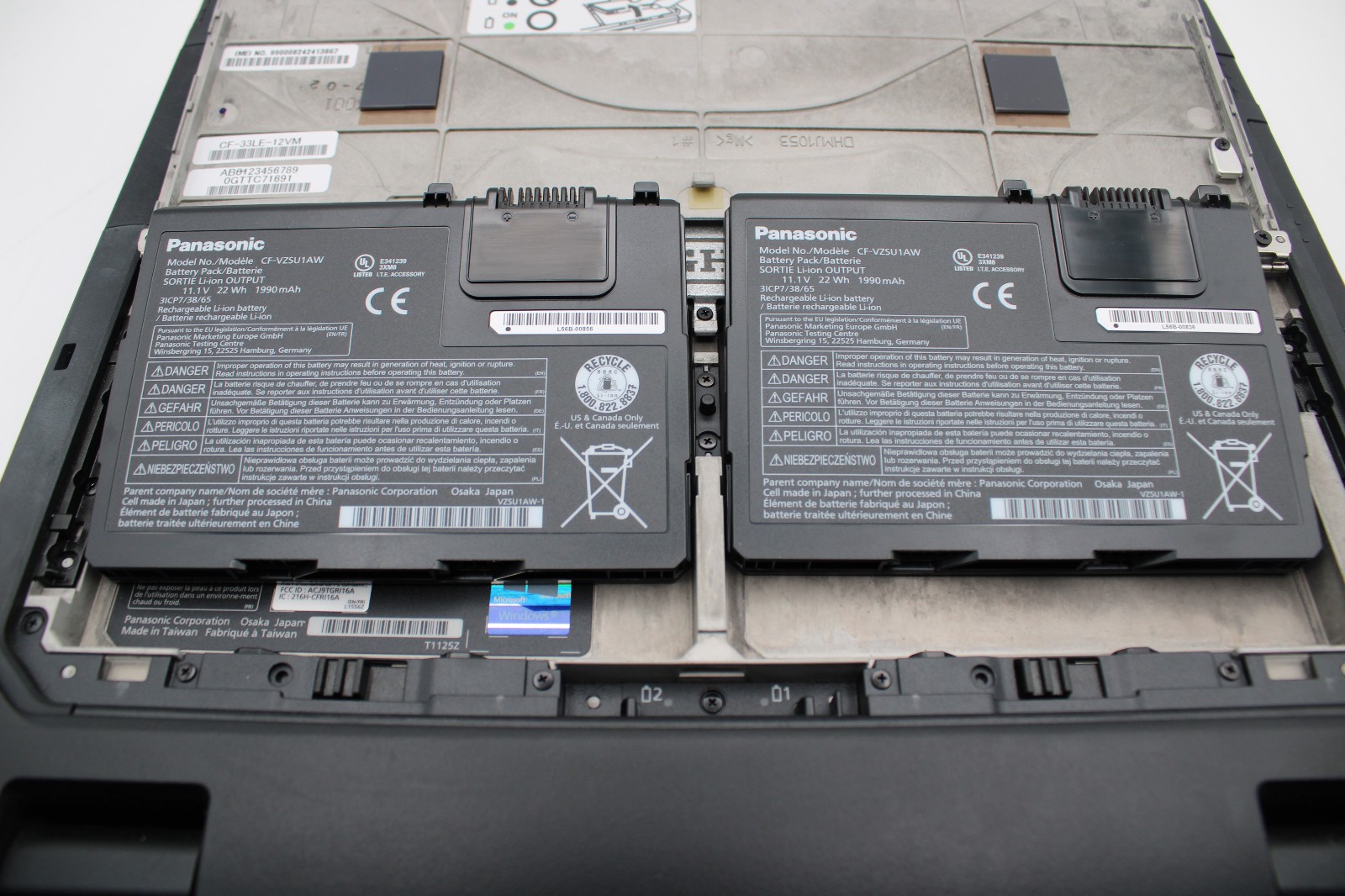 Panasonic ToughBook CF-33 4G LTE Touch _ i7-7600U _ 16GB / 256GB _ No OS