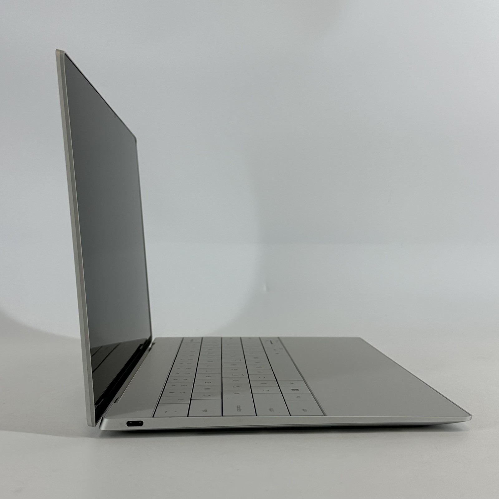 Dell XPS 13 Plus 9320 Silver UHD+ TOUCH 2.1 GHz i7-1260P 16GB 512GB SSD Good