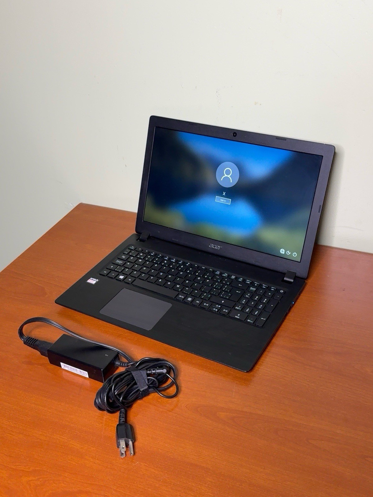 Acer Aspire 3 A315-21-274E 15.6 Laptop AMD E2-9000 4GB RAM Win 10 Charger