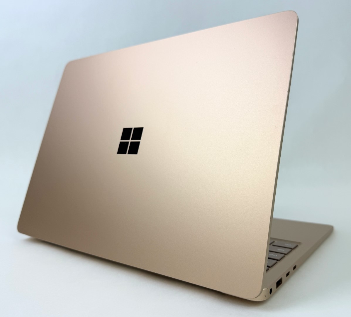 Microsoft Surface Laptop 7 2036 13.8″ Touch Snapdragon X Plus 16GB 512GB – Spot!