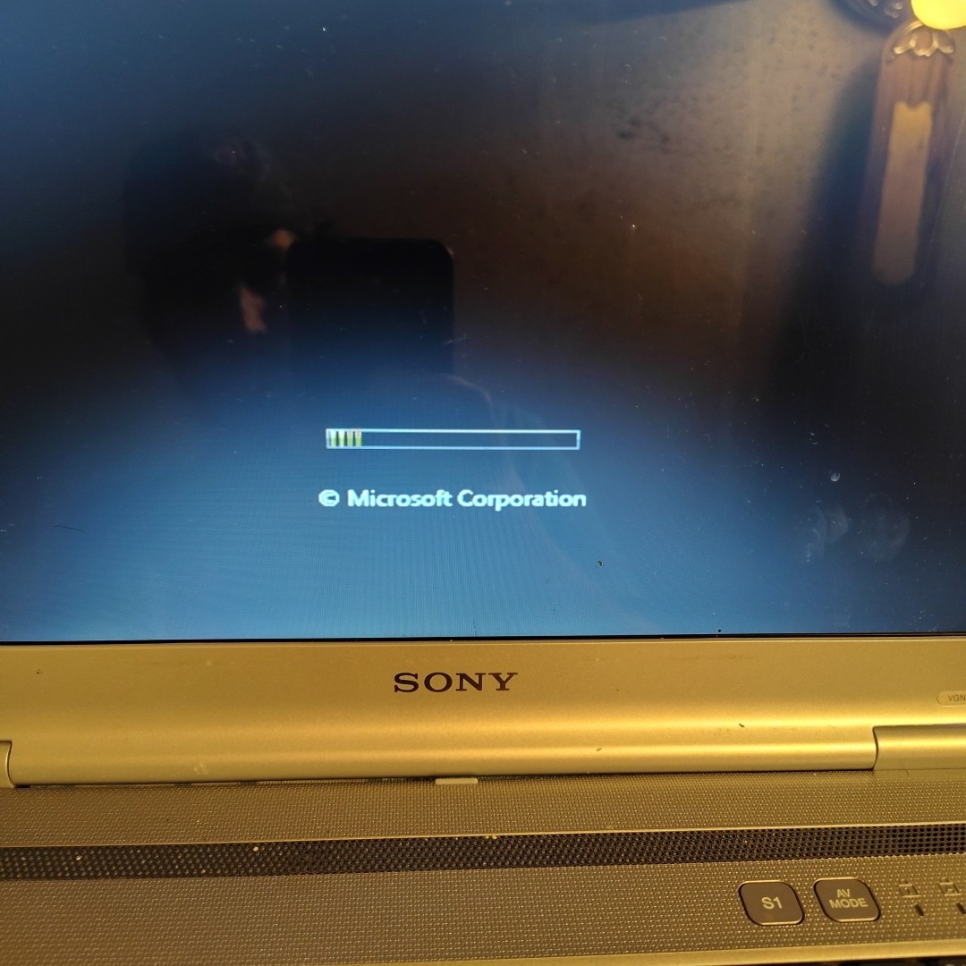 Sony VAIO Model PCG-7Z2L Silver 15.4″ Notebook Laptop – Powers On **READ DESC*