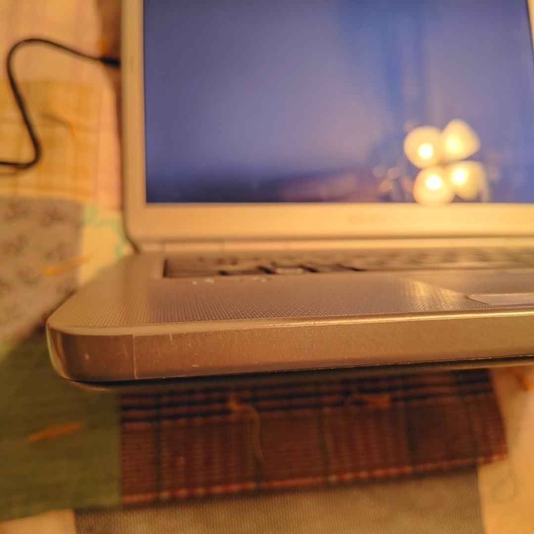 Sony VAIO Model PCG-7Z2L Silver 15.4″ Notebook Laptop – Powers On **READ DESC*