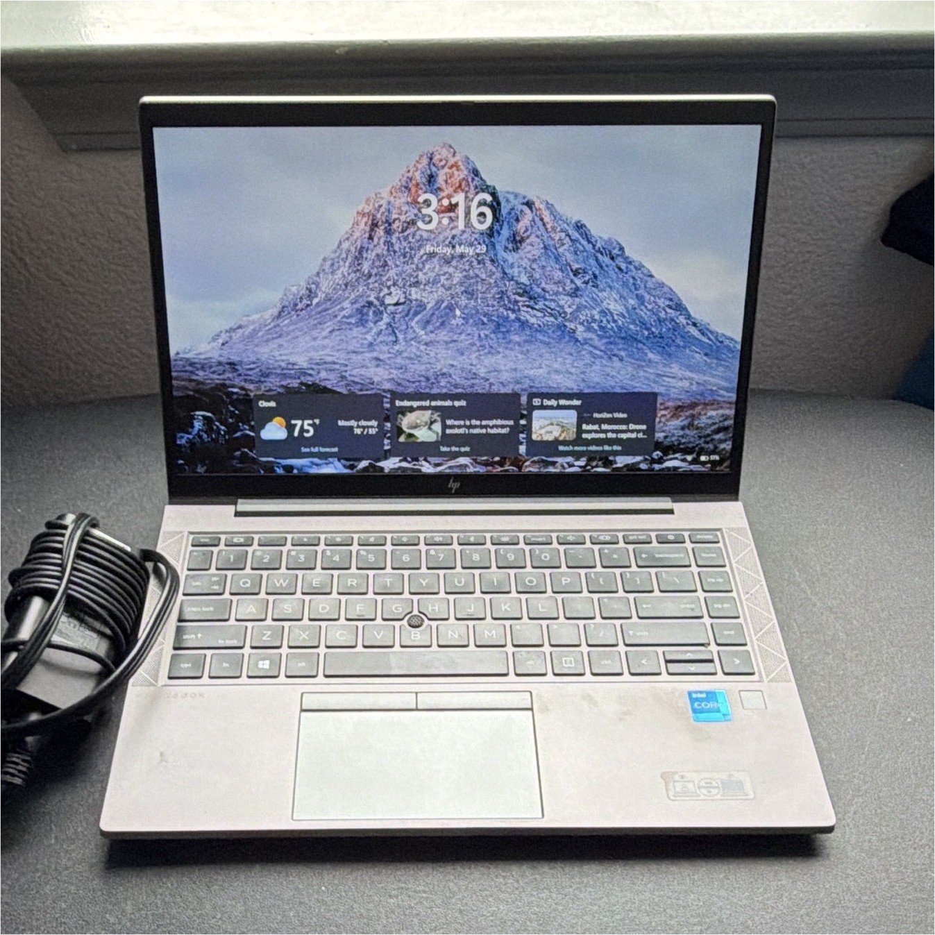 HP ZBook Firefly 14 G8 i5-1135G7 16GB 477GB SSD Win 11 Pro Charger