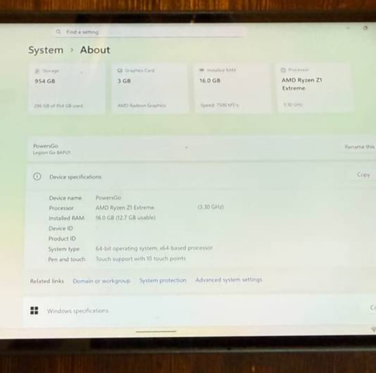 Lenovo Legion Go 8.8 in (1TB SSD, AMD Ryzen Z1 Extreme, 3.3GHz, 16GB RAM)