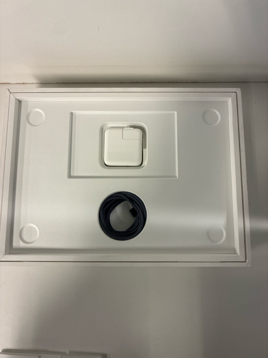 APPLE MACBOOK AIR A2681 (P18029585)