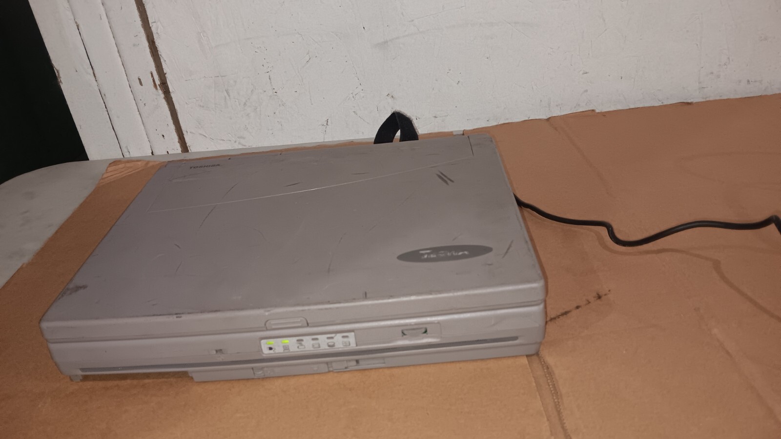 Vintage Retro Toshiba Tecra 780CDM Laptop Intel P2 @ 266 MHz 13.3″ LCD Screen CD