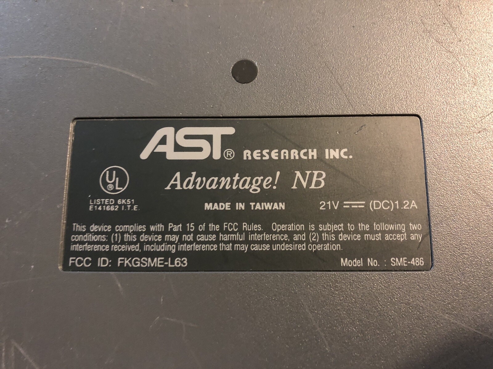 AST Advantage! NB 486SX/33 33MHz 4MB 0HD Mono LCD Screen Power Supply NO OS VH1