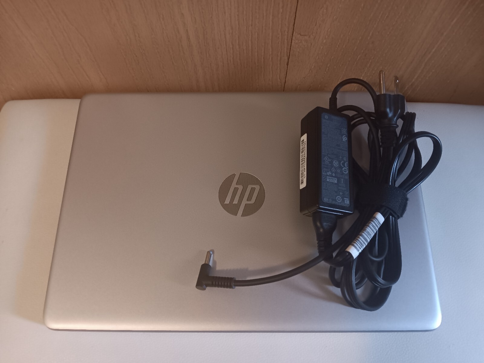HP Silver 14″ Pentium Gold 5405U @ 2.3Ghz Laptop 4GB Ram UHD 610 Graphics 1GB
