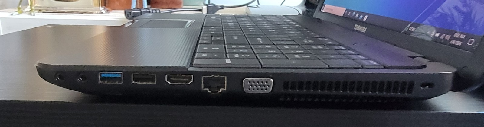 2x Toshiba Satellite C855D Laptop AMD E2-1800 1.7 GHz 8GB RAM 500/300 GB Win 10