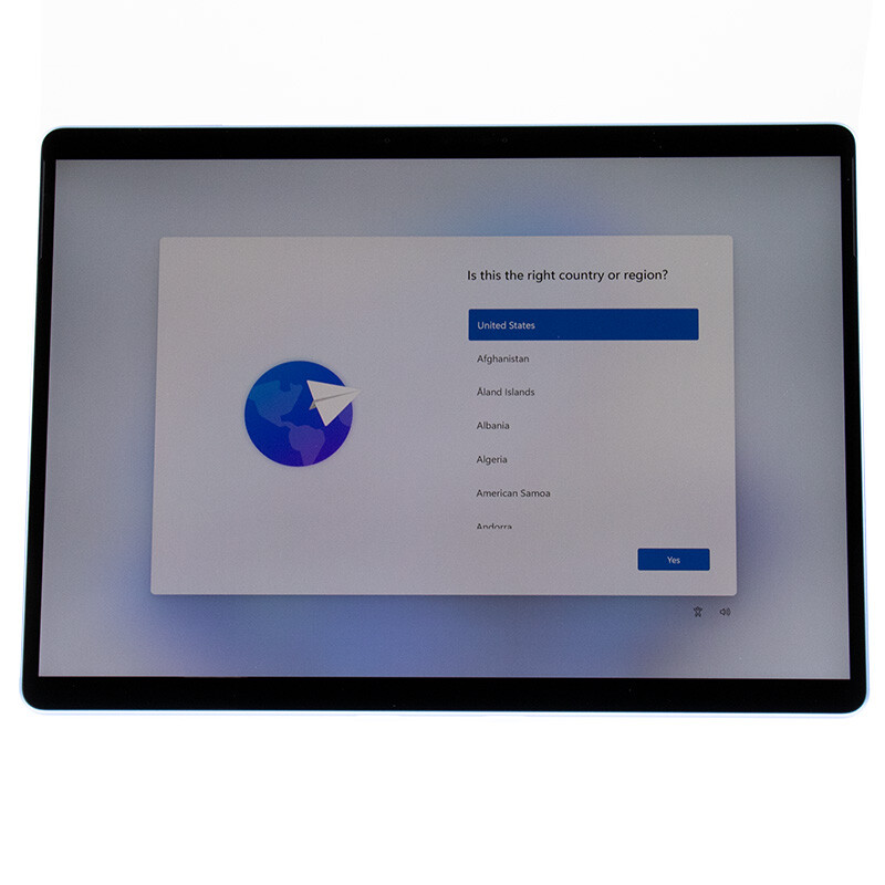 Microsoft Surface Pro 9 – 13″ – i5 – 8GB RAM – 256GB SSD – Sapphire – QEZ-00035