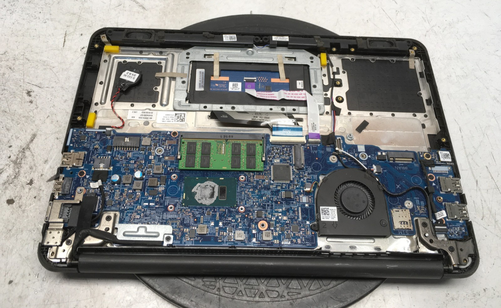 Dell Latitude 3380 Intel i5-7200U 2.5GHz NO RAM NO HDD No Batt BIOS LOCKED