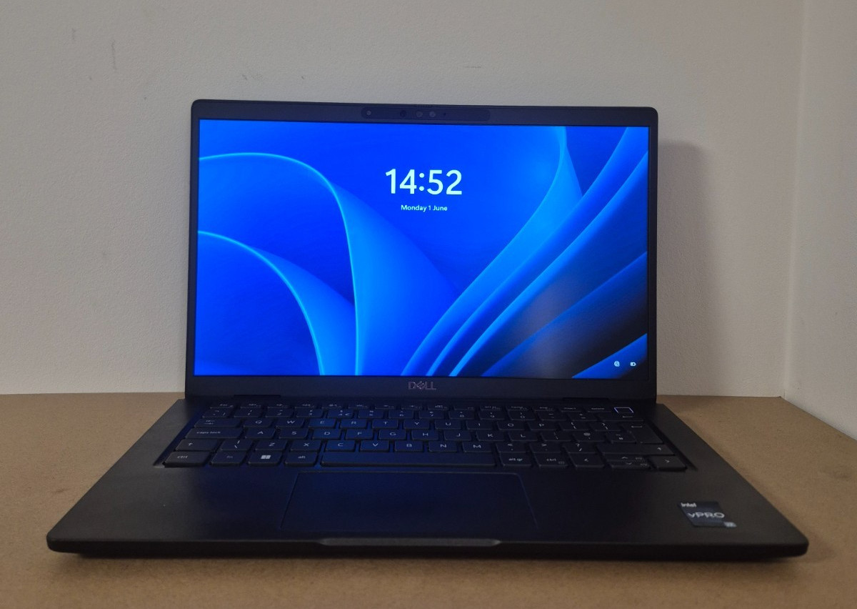 Dell Latitude 7330 i7-1265U 16GB RAM 256GB SSD 13.3″ FHD Win 11 Pro Laptop