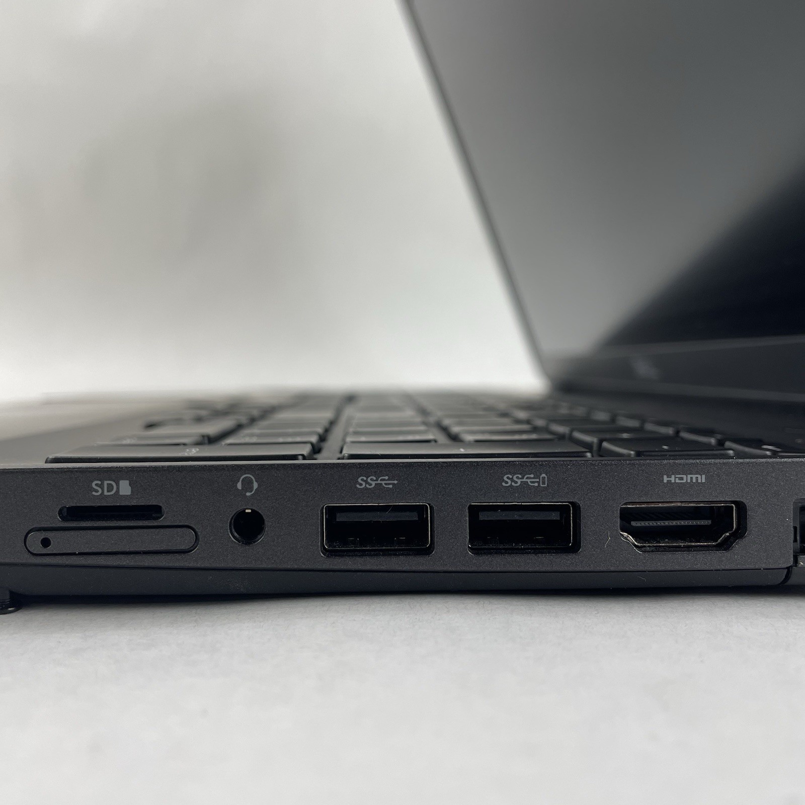 Dell Latitude 5501 15.6″ i5-9400H 2.50 GHz 8 GB RAM No SSD/OS/AC