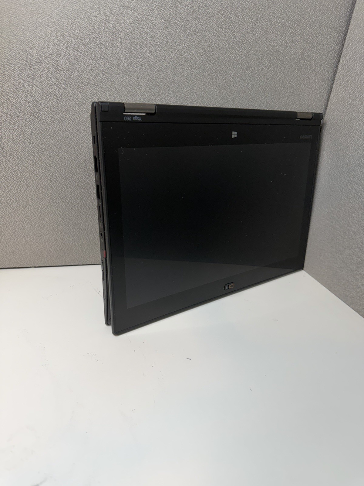 Lenovo ThinkPad Yoga 260 12.5” Touch Laptop i3-6100U 4GB RAM, 128GB SSD +Charger